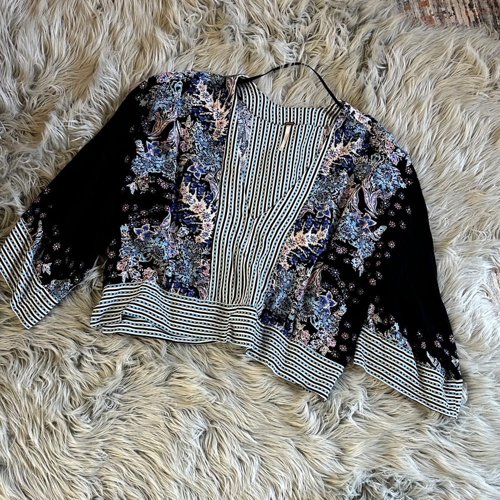 ❌❌SOLD❌❌Free People Black Floral blouse XS